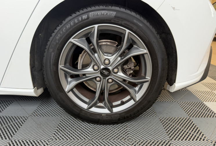 Ford Focus IV 1.0 SCTI 12V ECOBOOST 125 ST LINE / SUIVI COMPLET FORD / DISTRIBUTION A CHAINE  
