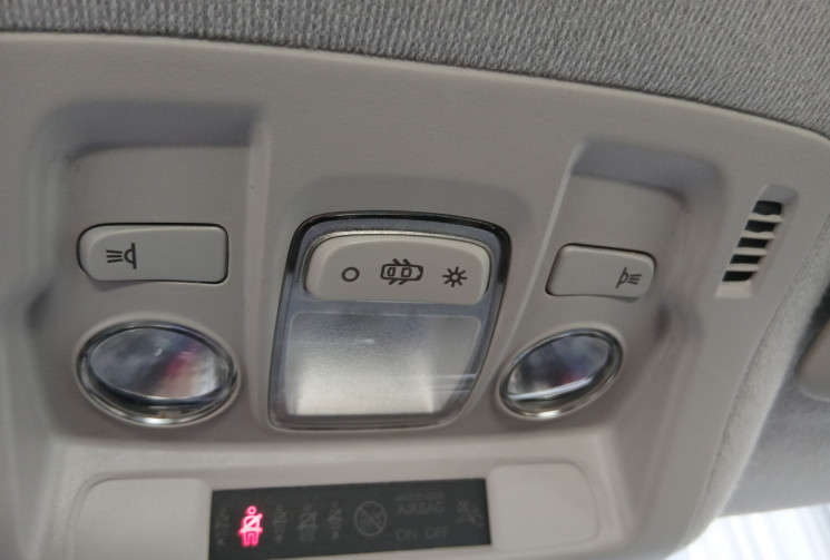 Citroën C3 1.2 THP 110cv EAT6 SHINE / DISTRIBUTION OK