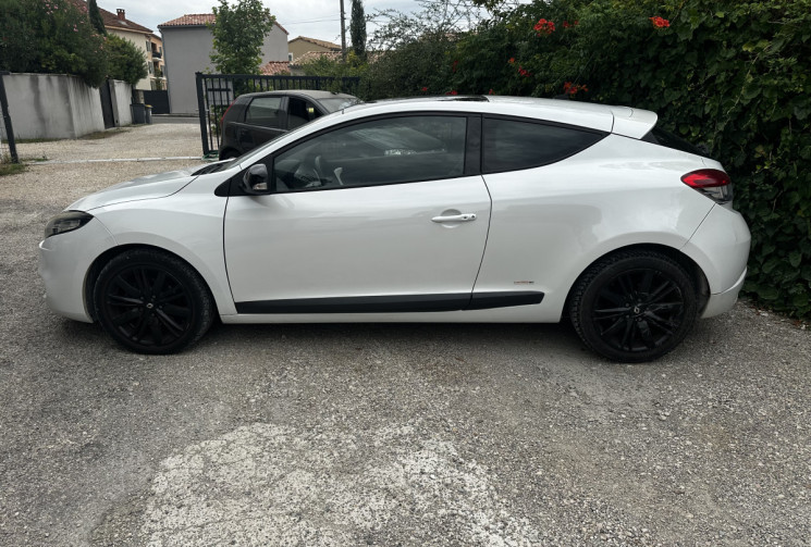 Renault Megane 3 Coupé 1.9 dCi 130ch FAP Monaco GP eco² Euro5