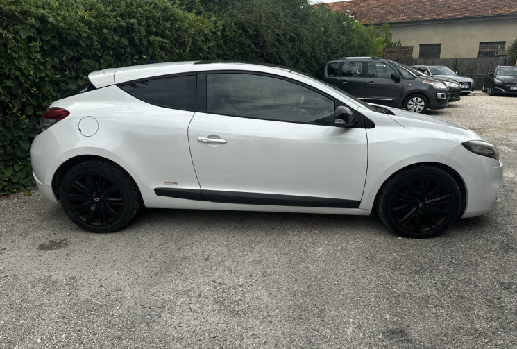 Renault Megane 3 Coupé 1.9 dCi 130ch FAP Monaco GP eco² Euro5