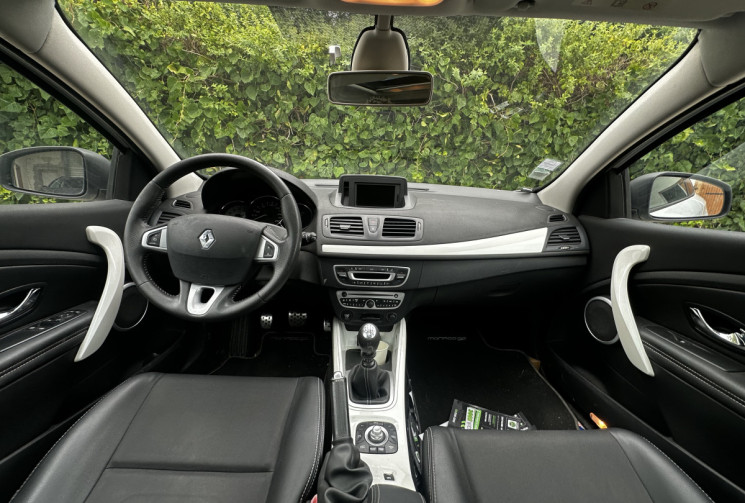 Renault Megane 3 Coupé 1.9 dCi 130ch FAP Monaco GP eco² Euro5