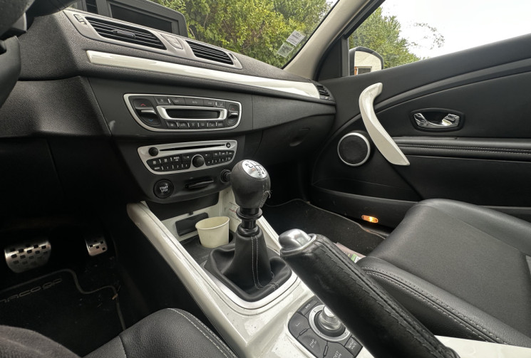 Renault Megane 3 Coupé 1.9 dCi 130ch FAP Monaco GP eco² Euro5