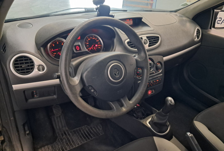 Renault Clio  III Sté 1.5 dCi 75  Générique 2 places - distribution neuve - 