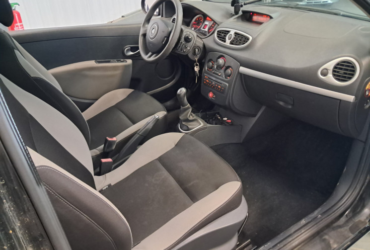 Renault Clio  III Sté 1.5 dCi 75  Générique 2 places - distribution neuve - 