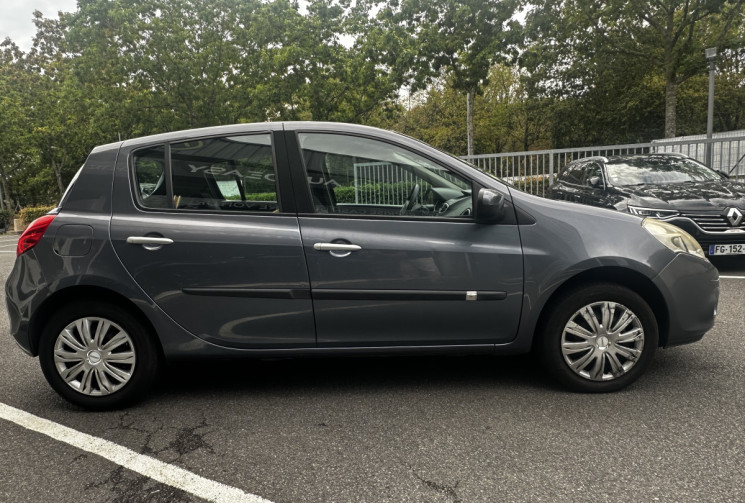 Renault Clio III 1.5 Dci 75ch Expression 1ère main / Climatisation