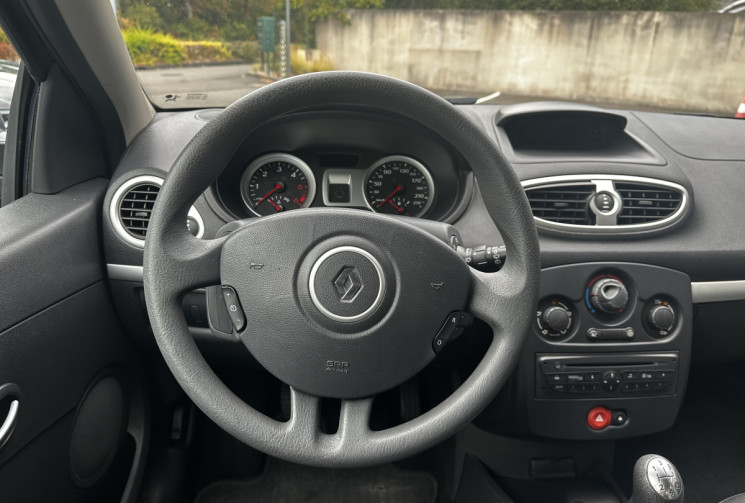 Renault Clio III 1.5 Dci 75ch Expression 1ère main / Climatisation