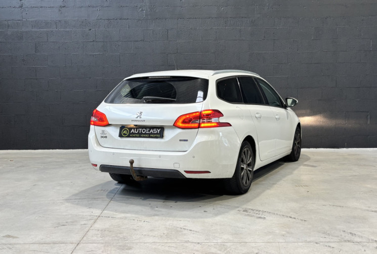 Peugeot 308 SW 1.6 BlueHDI Allure 2015 / TOIT PANO / ATTELAGE / CAMERA DE RECUL 