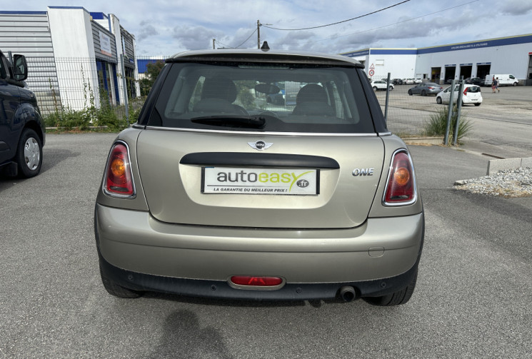 Mini Mini 2 (R56) One 1.4 i 75 CV