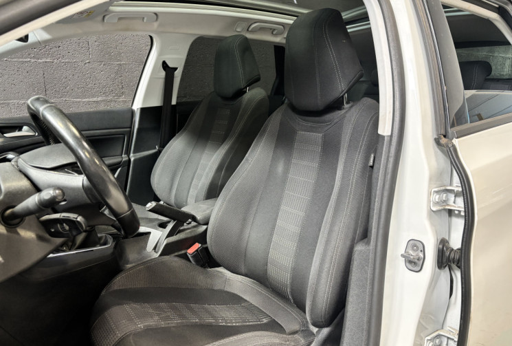 Peugeot 308 SW 1.6 BlueHDI Allure 2015 / TOIT PANO / ATTELAGE / CAMERA DE RECUL 