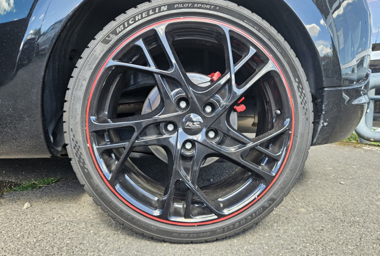 Renault Megane III RS 2.0 TURBO 265 RED BULL RB7