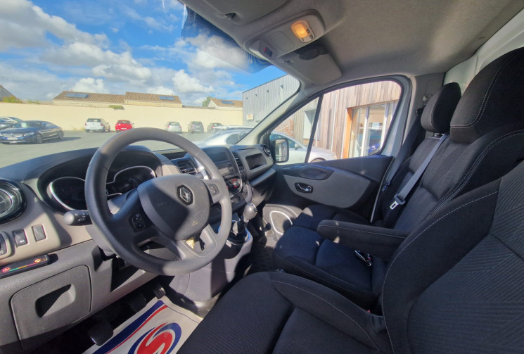 Renault Trafic III L1H11.6 DCI 125 / CT VIERGE / 13 325€ HT / GARANTIE 12 MOIS