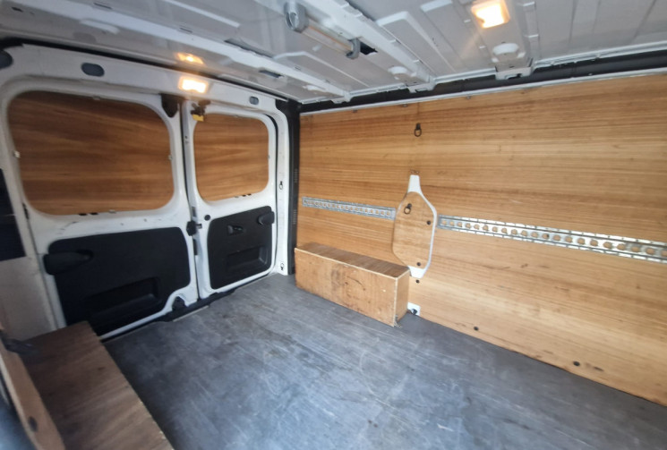 Renault Trafic III L1H11.6 DCI 125 / CT VIERGE / 13 325€ HT / GARANTIE 12 MOIS
