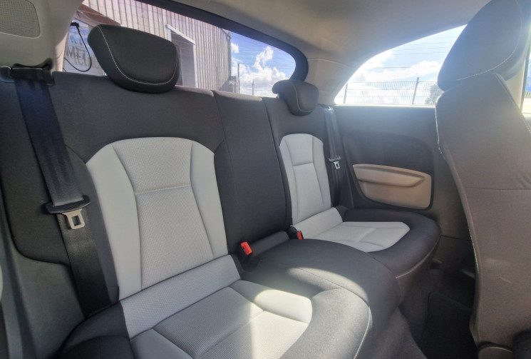 Audi A1  1.4 TFSI 122 /BOITE AUTO / S LINE / TRÉS BON ÉTAT / GARANTIE 12 MOIS