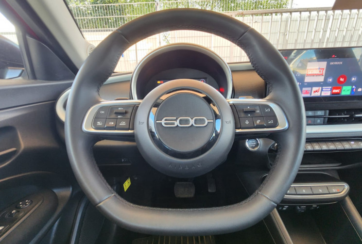FIAT 600 HYBRIDE 136 CONFORT / GARANTIE CONSTRUCTEUR / TRES BON ETAT / PNEUS AV NEUFS