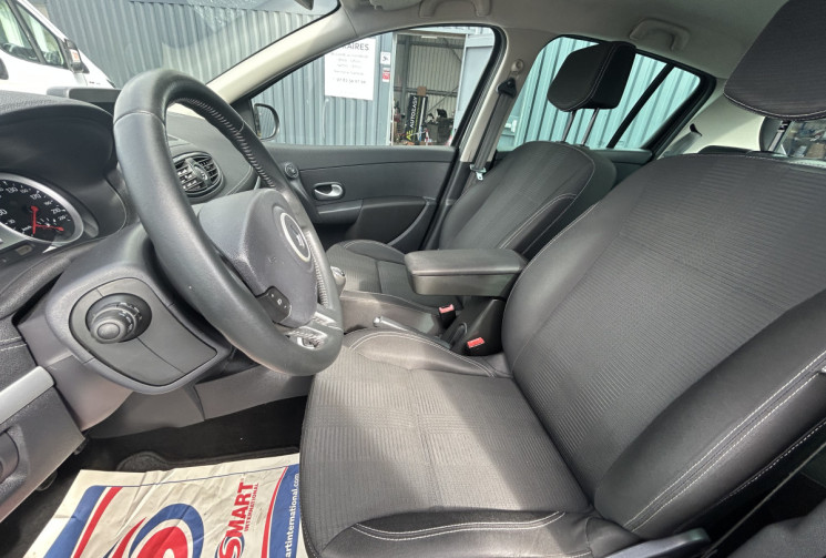 Renault Clio III 1.2 16V 75 CH NIGHT AND DAY TBE CT OK 