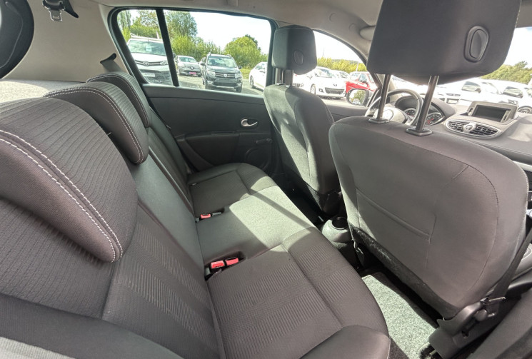 Renault Clio III 1.2 16V 75 CH NIGHT AND DAY TBE CT OK 