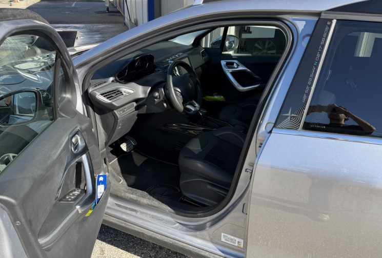 Peugeot 2008 1.2 110 EAT6 Crossway Grip Control - suivi Peugeot exclusif