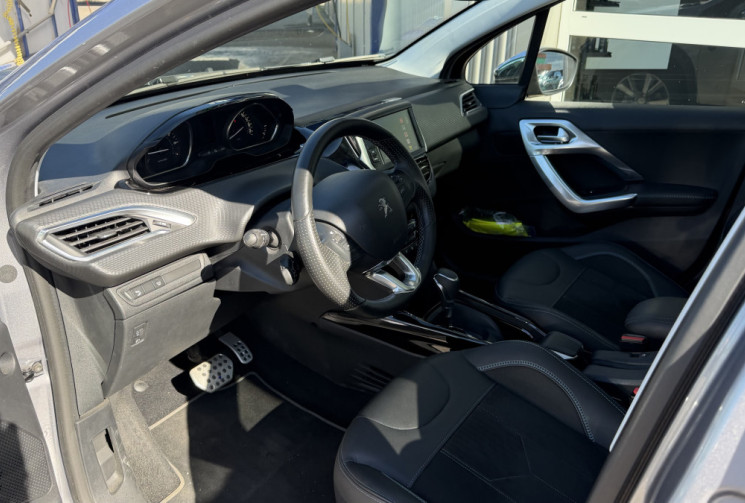 Peugeot 2008 1.2 110 EAT6 Crossway Grip Control - suivi Peugeot exclusif