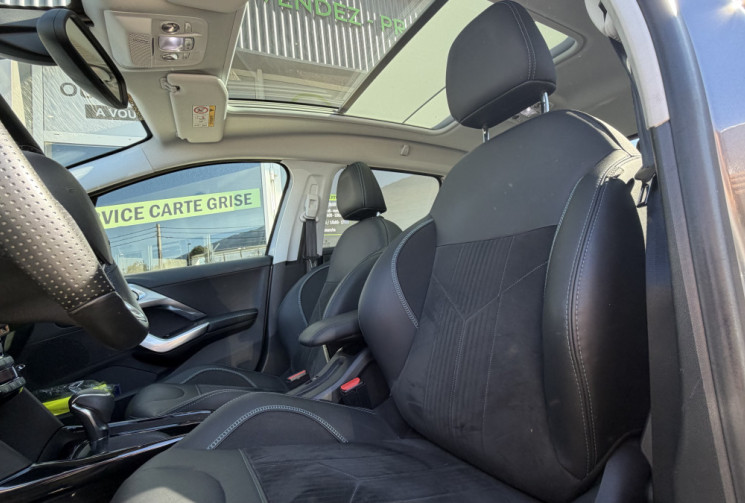 Peugeot 2008 1.2 110 EAT6 Crossway Grip Control - suivi Peugeot exclusif