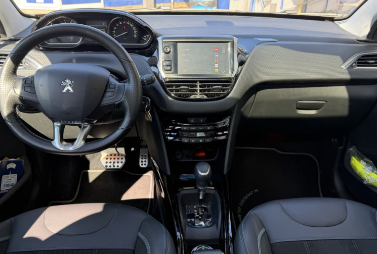 Peugeot 2008 1.2 110 EAT6 Crossway Grip Control - suivi Peugeot exclusif