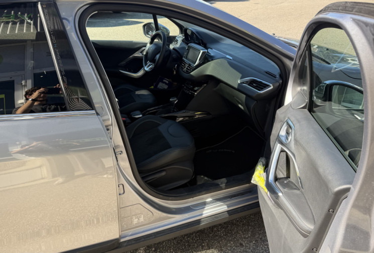 Peugeot 2008 1.2 110 EAT6 Crossway Grip Control - suivi Peugeot exclusif