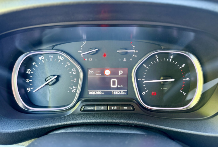 Peugeot Expert M Premium Pack 2.0 HDi 180 EAT6 / Gallerie / Attelage / Camera / Carplay