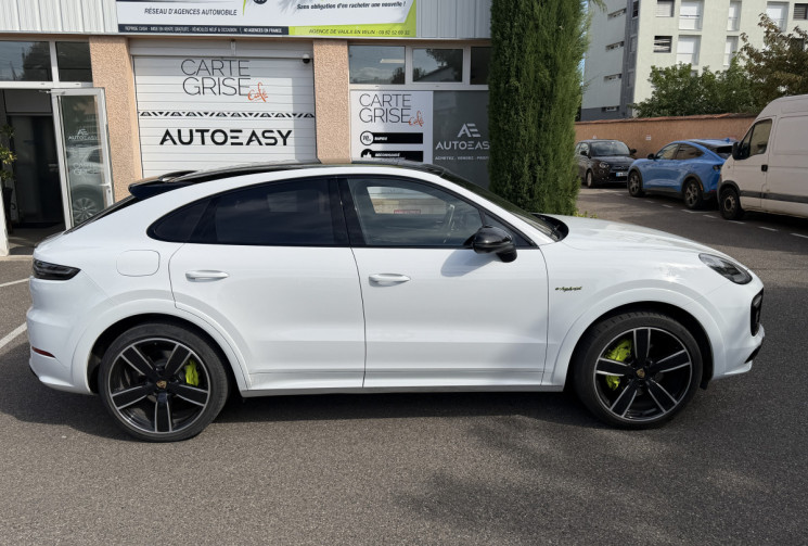 Porsche CAYENNE COUPE 3.0 V6 462 ch E-Hybrid Platinum Edition / Porsche Approved