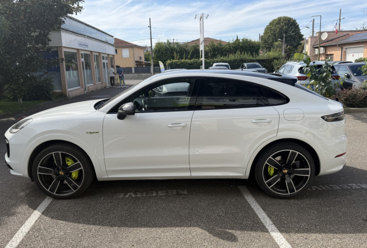 Porsche CAYENNE COUPE 3.0 V6 462 ch E-Hybrid Platinum Edition / Porsche Approved
