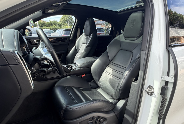 Porsche CAYENNE COUPE 3.0 V6 462 ch E-Hybrid Platinum Edition / Porsche Approved