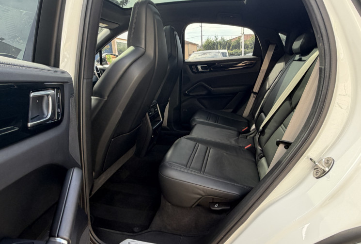 Porsche CAYENNE COUPE 3.0 V6 462 ch E-Hybrid Platinum Edition / Porsche Approved