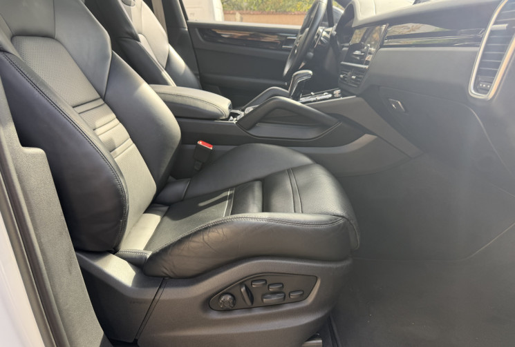 Porsche CAYENNE COUPE 3.0 V6 462 ch E-Hybrid Platinum Edition / Porsche Approved
