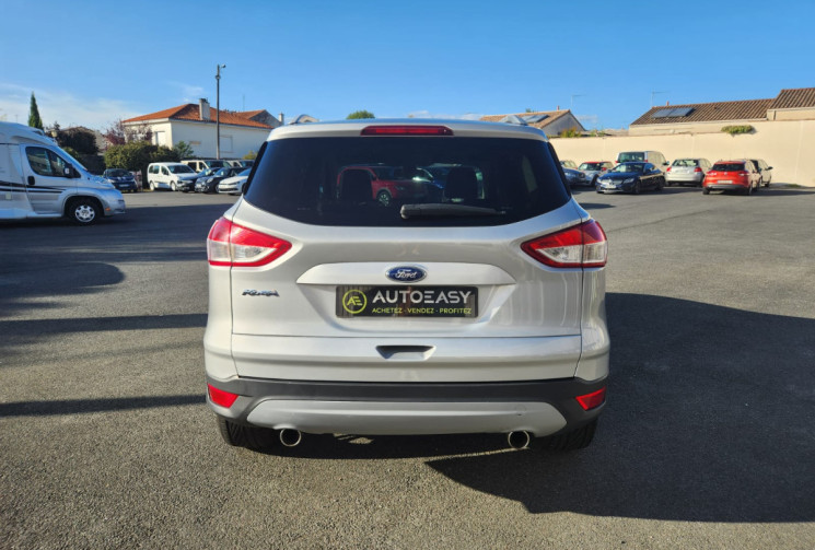 Ford Kuga II 2.0 TDCi  4X2 140 TREND / DISTRIBUTION NEUVE / TRÉS BON ÉTAT