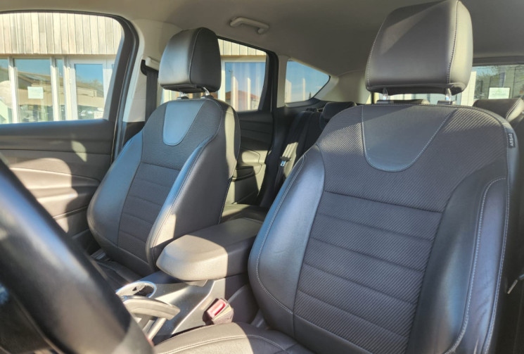 Ford Kuga II 2.0 TDCi  4X2 140 TREND / DISTRIBUTION NEUVE / TRÉS BON ÉTAT
