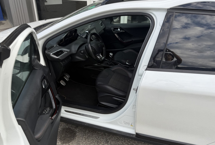 Peugeot 2008 (2) 1.6 BlueHDI 120 GT line - Grip Control