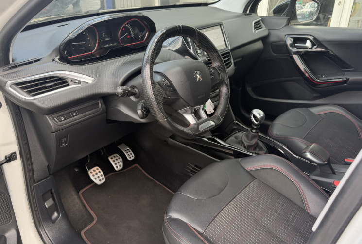 Peugeot 2008 (2) 1.6 BlueHDI 120 GT line - Grip Control