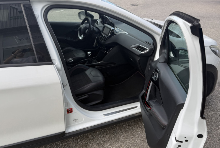 Peugeot 2008 (2) 1.6 BlueHDI 120 GT line - Grip Control