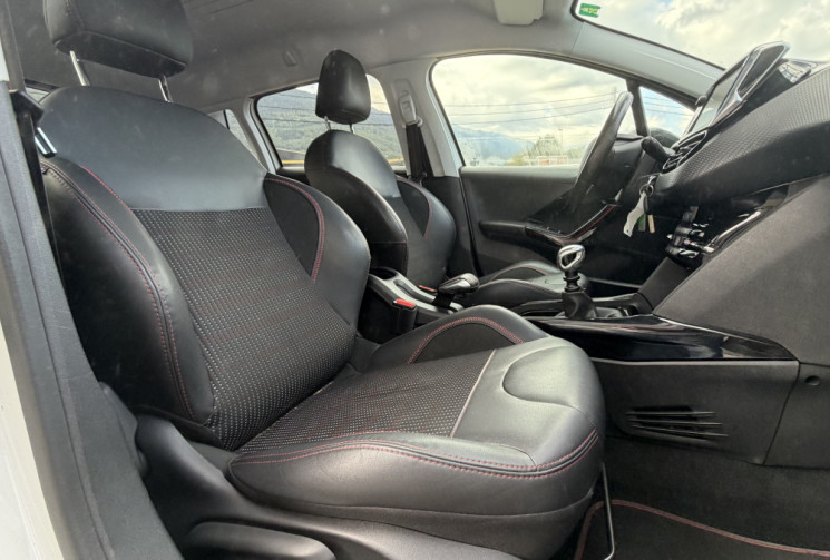 Peugeot 2008 (2) 1.6 BlueHDI 120 GT line - Grip Control