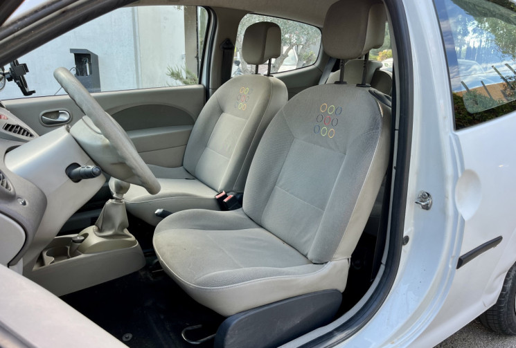 Renault Twingo 1.2i 16v 75cv Clim / petit prix / 155000km / 2010