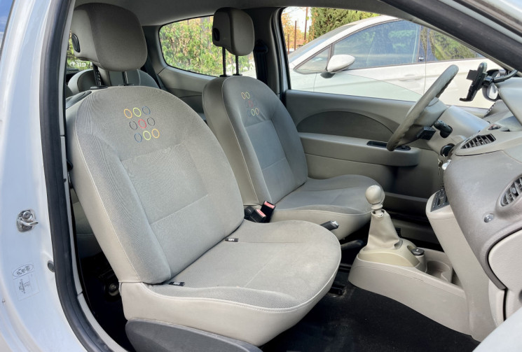 Renault Twingo 1.2i 16v 75cv Clim / petit prix / 155000km / 2010
