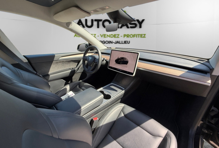 Tesla Model Y  Standard Range / 320 ch / SOH 94 %