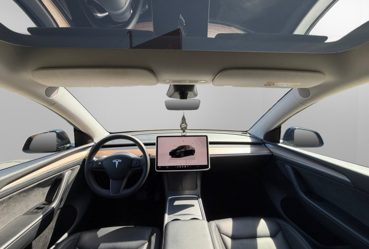Tesla Model Y  Standard Range / 320 ch / SOH 94 %