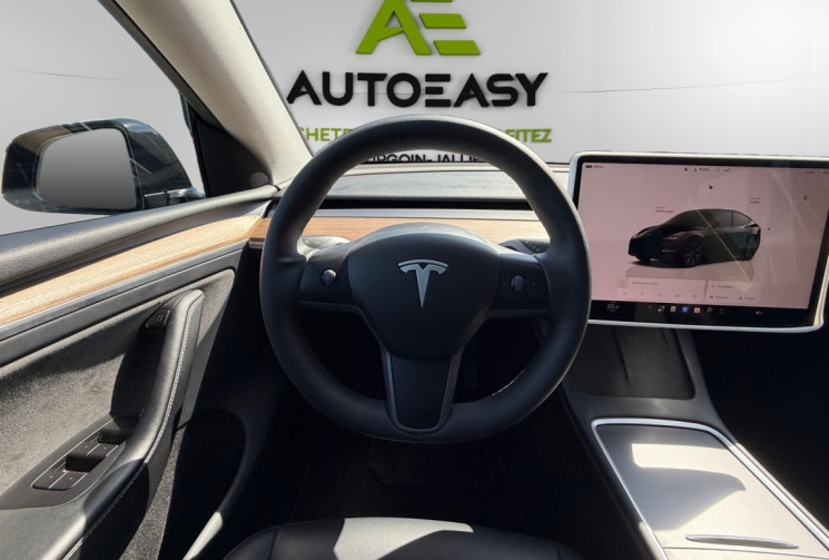 Tesla Model Y  Standard Range / 320 ch / SOH 94 %