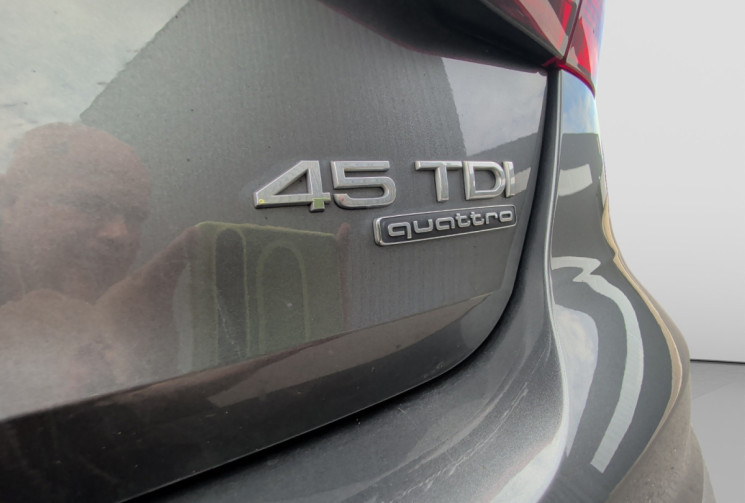 Audi A4 45 tdi V6 3.0 quattro 231 cv S line bva8 / FR / entretien audi