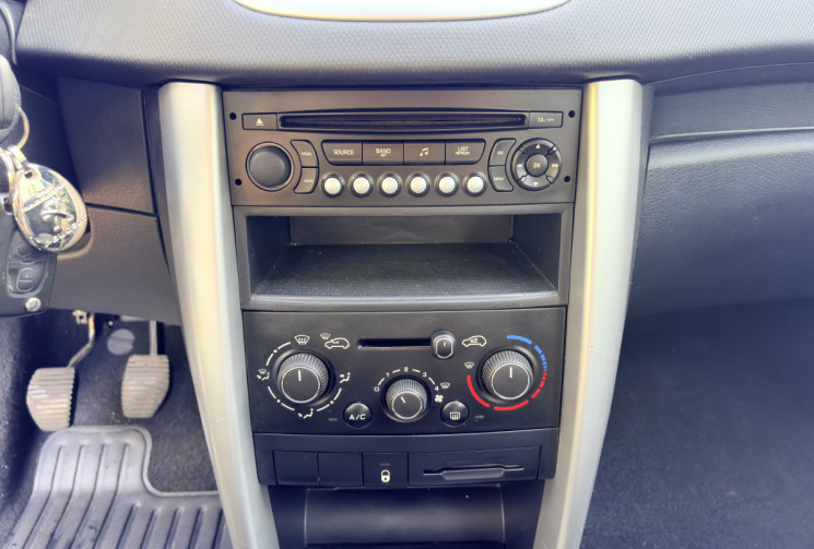 Peugeot 207 1.4 VTI 95 ch Active-1er Main-Révision à jour-Régulateur