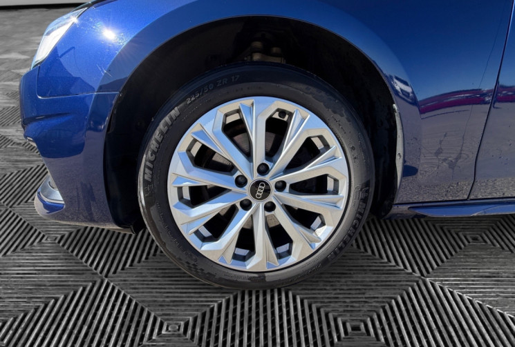 Audi A4 Avant 30 TDI / 136 CH / BUSINESS LINE