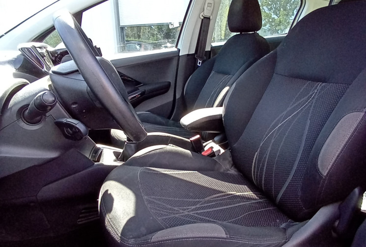 Peugeot 208 5 Portes 1.4 HDi FAP 68 cv *Distribution Faite *Très bien entretenue