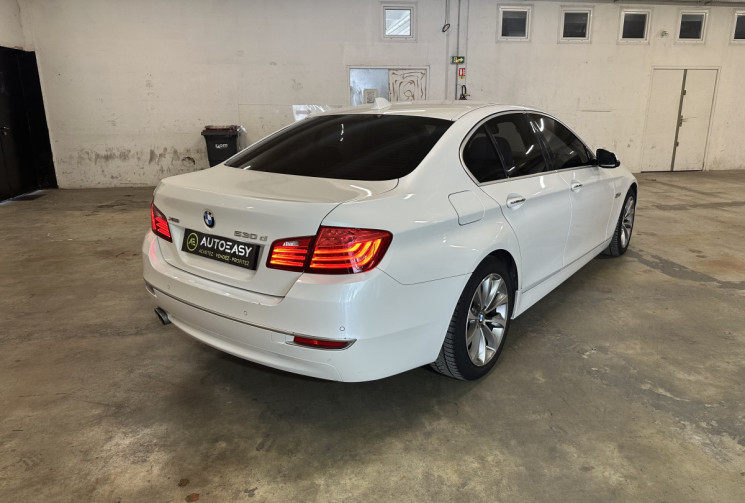 BMW Série 5 530d LCI Modern Xdrive 258 / Suspensions pilotées / Sièges confort / Hayon électrique