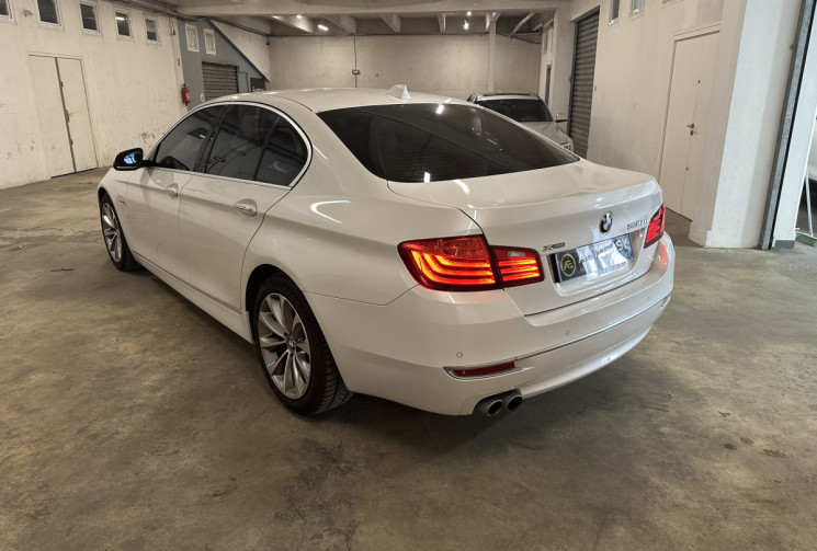BMW Série 5 530d LCI Modern Xdrive 258 / Suspensions pilotées / Sièges confort / Hayon électrique