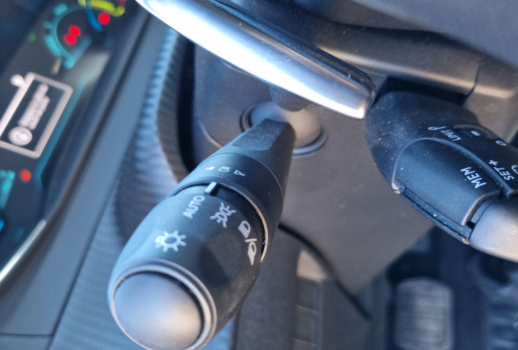 Peugeot 2008 1.2 HYBRID 145 STYLE E-DCS6