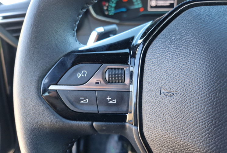Peugeot 2008 1.2 HYBRID 145 STYLE E-DCS6